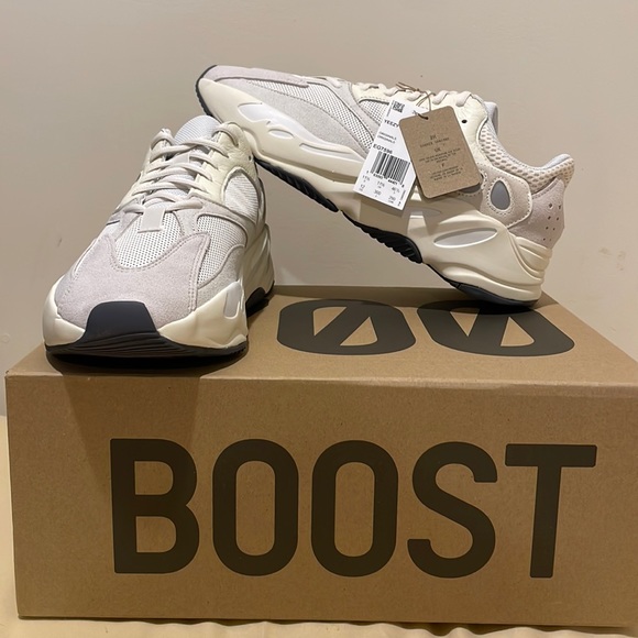 Deadstock Yeezy boost 700 “Analog” - Picture 1 of 3
